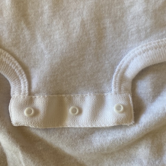 Hilton Head 18 month old baby onesie and matching bib 🐚 - Picture 5 of 7